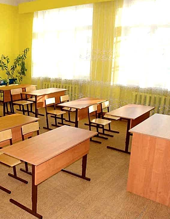 Мытье окон в школе